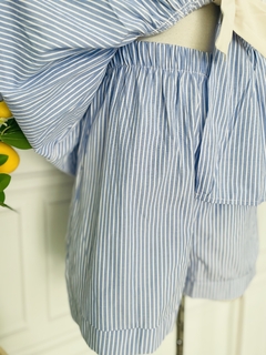 Imagen de Conjunto a rayas short y blusa abierta de lazos