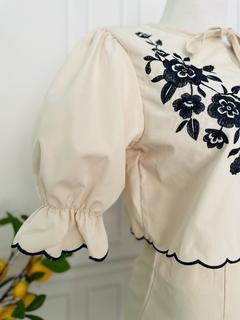 Conjunto de mini falda y top abierto de lazos estampado floral - AQUA Boutique