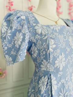 Vestido largo en linea A de textura floral - tienda en línea