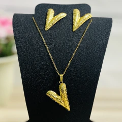 Set de collar y aretes stainless steel forma V