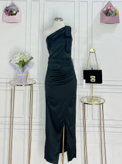Vestido largo negro satinado de un hombro abertura en pierna - comprar en línea