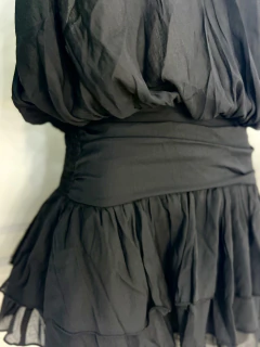 Vestido halter negro de olanes escote en espalda en internet