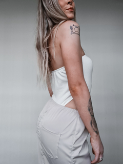 body cavado branco na internet