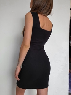 vestido daisy preto liso