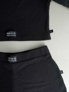 calça flare preta MFMD na internet