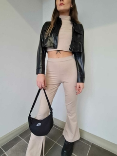 calça flare moletinho bege - comprar online
