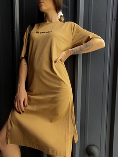 camisetão midi my own bo$$ caramelo