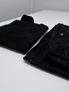 calça wide plush black na internet