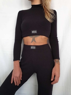 calça flare preta MFMD