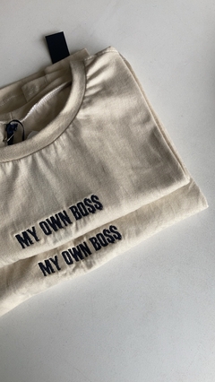 t-shirt my own bo$$ areia - DRESSER