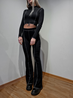calça flare rework preta
