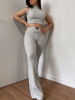 calça flare cinza MFMD