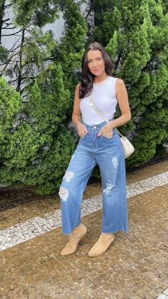Calça jeans pantacourt destroyed