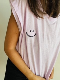 Remera Smiles lila en internet
