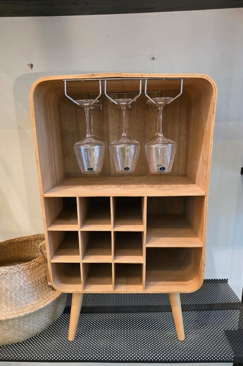 Mini bar de pie
