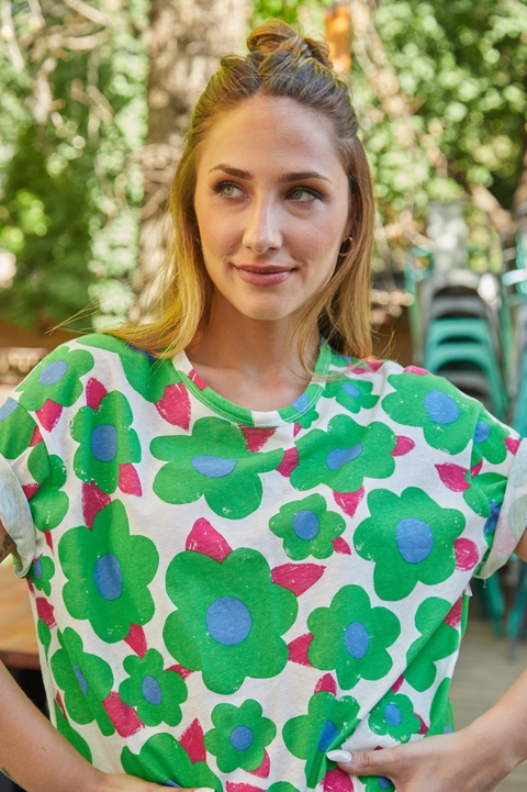 REMERA GREEN FLOWERS - comprar online