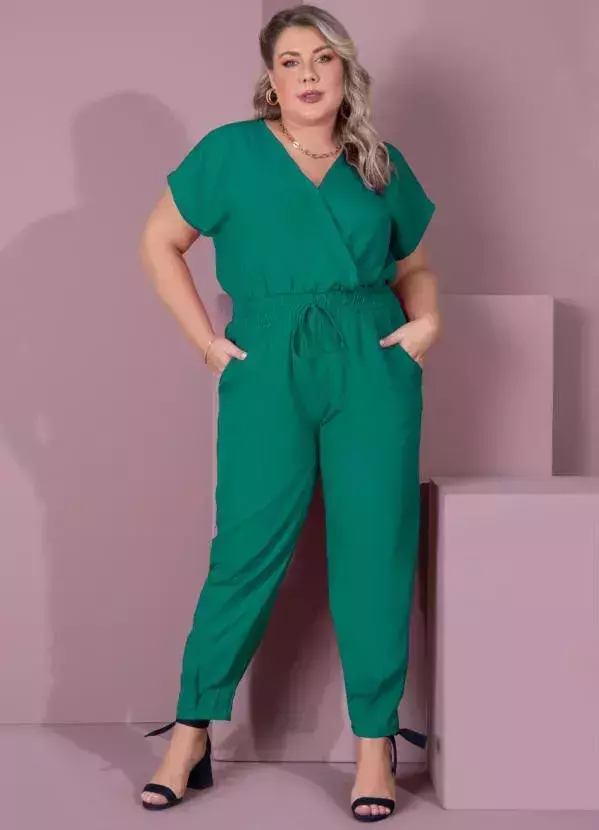 Macacão Longo Verde Acinturado com Bolsos