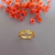 Anel formato aliança com detalhes em coração e microzircônias banhado a ouro 18k - 19286976 - comprar online