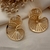 Brinco geometrico trabalhado em aros banhado a ouro 18k - 70115642 na internet
