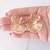 Brinco geometrico trabalhado em aros banhado a ouro 18k - 70115642 - loja online