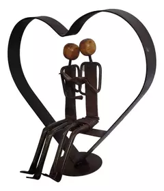 Escultura Artesanal Casal Coração