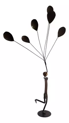 Escultura Artesanal Menino com Balão