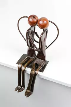 Escultura Artesanal de ferro Casal Apaixonado na internet