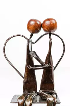 Escultura Artesanal de ferro Casal Apaixonado - comprar online