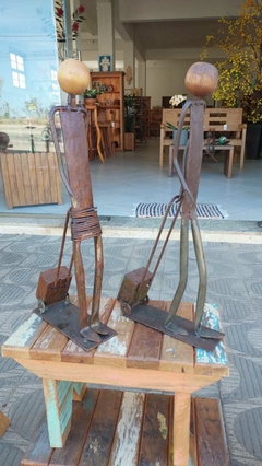 Escultura Artesanal O Viajante na internet