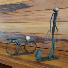 Escultura Artesanal Ciclista - comprar online