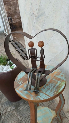 Escultura Artesanal Casal Coração - loja online