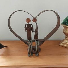 Escultura Artesanal Casal Coração - Móveis Pazende - Moveis em madeira de demolição