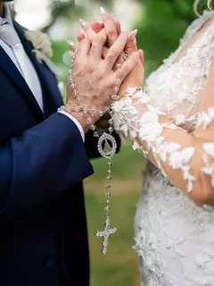 Terço para Noiva Luxo com Cristais e Zirconia-Nossa Senhora Aparecida na internet