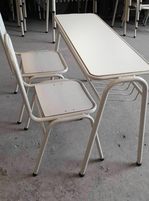Sillas y bancos de primaria