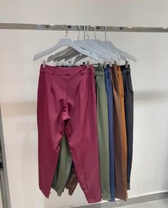 Calça cenoura Selena na internet