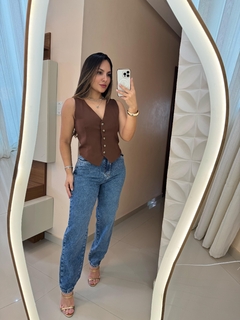 Calça jeans mom na internet