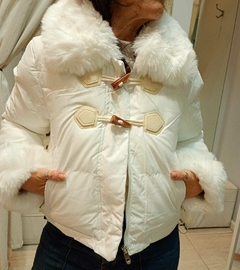 CAMPERA PUFFER CON ALAMARES Y PIEL en internet