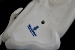 Figura de Porcelana Lladro Spain, Modelo #4680 Calfskin C1970, parte de la Natividad