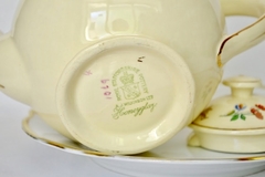 Imagen de Lindisima Tetera Vintage de Loza Wilkinson , Pattern HoneyGlaze C1947
