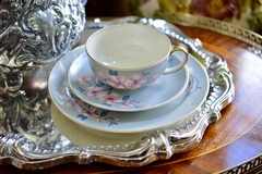 Trio para Te de Porcelana Royal Tettau Bavaria , Pattern Peach Blossom Vivo Oro C1946-1949