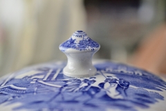 Antigua Guisera con tapa de Loza W. Adams & Sons England, Pattern Damascus C1890