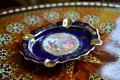 Hermoso Cenicero de Porcelana Cobalto y Oro Veritable Porcelaine D´art Limoges France C1950. con Escena Fragonad - comprar online