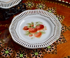 Plato Decorativo Porcelana Alemana Frutillas Borde Reticulado C1950 - comprar online