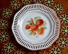 Imagen de Plato Decorativo Porcelana Alemana Frutillas Borde Reticulado C1950
