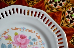 Plato de Porcelana Schwarzenhammer Bavaria Bouquet de Rosas Ala Reticuladad C1952 - Funcy Stuff Antiguedades