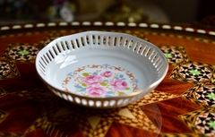 Bolws de Porcelana de Bavaria Borde Reticulado Bouquet de Rosas Vivo en Oro C1952 - comprar online