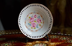 Bolws de Porcelana de Bavaria Borde Reticulado Bouquet de Rosas Vivo en Oro C1952