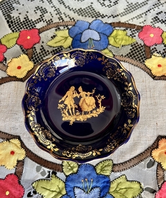 Pin Dish de Porcelainde de Limoges Cobalto y Oro Escena Fragonard C1960 - comprar online