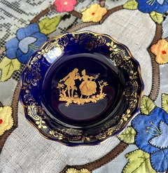 Pin Dish de Porcelainde de Limoges Cobalto y Oro Escena Fragonard C1960 - Funcy Stuff Antiguedades