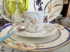 Hermosa Taza y Plato para Cafe Porcelaine Limousine Limoges France Petit Rose C1920